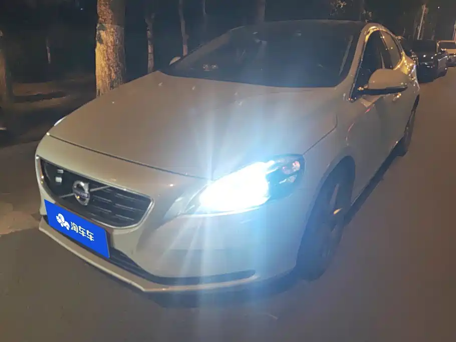 Фото 1 - Volvo V40