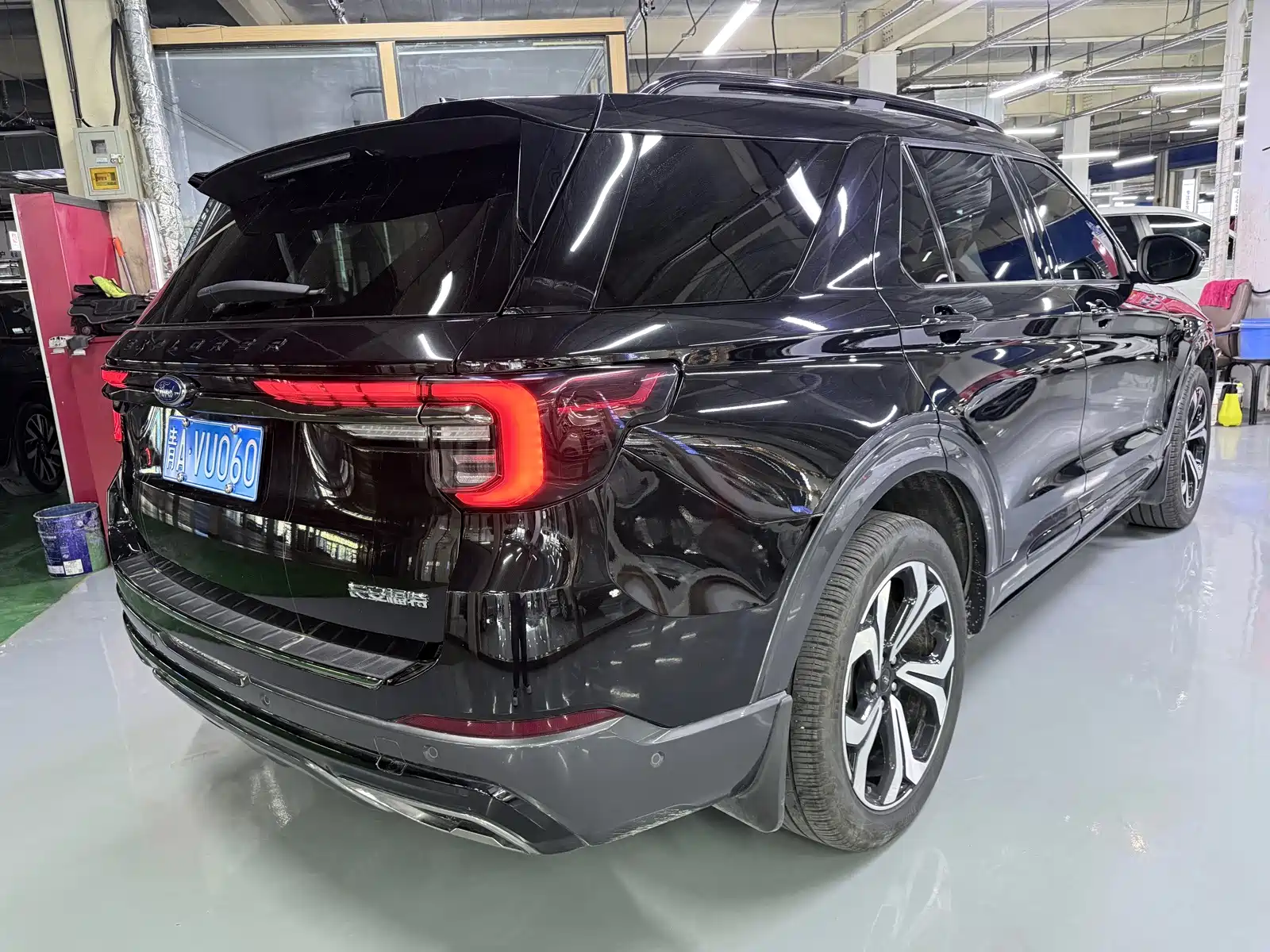 Фото 19 - Ford Explorer