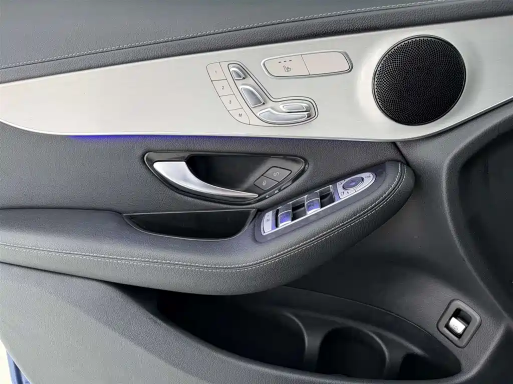 Mercedes-Benz GLC Coupe 2021 GLC 260 4MATIC Coupe SUV фото 21
