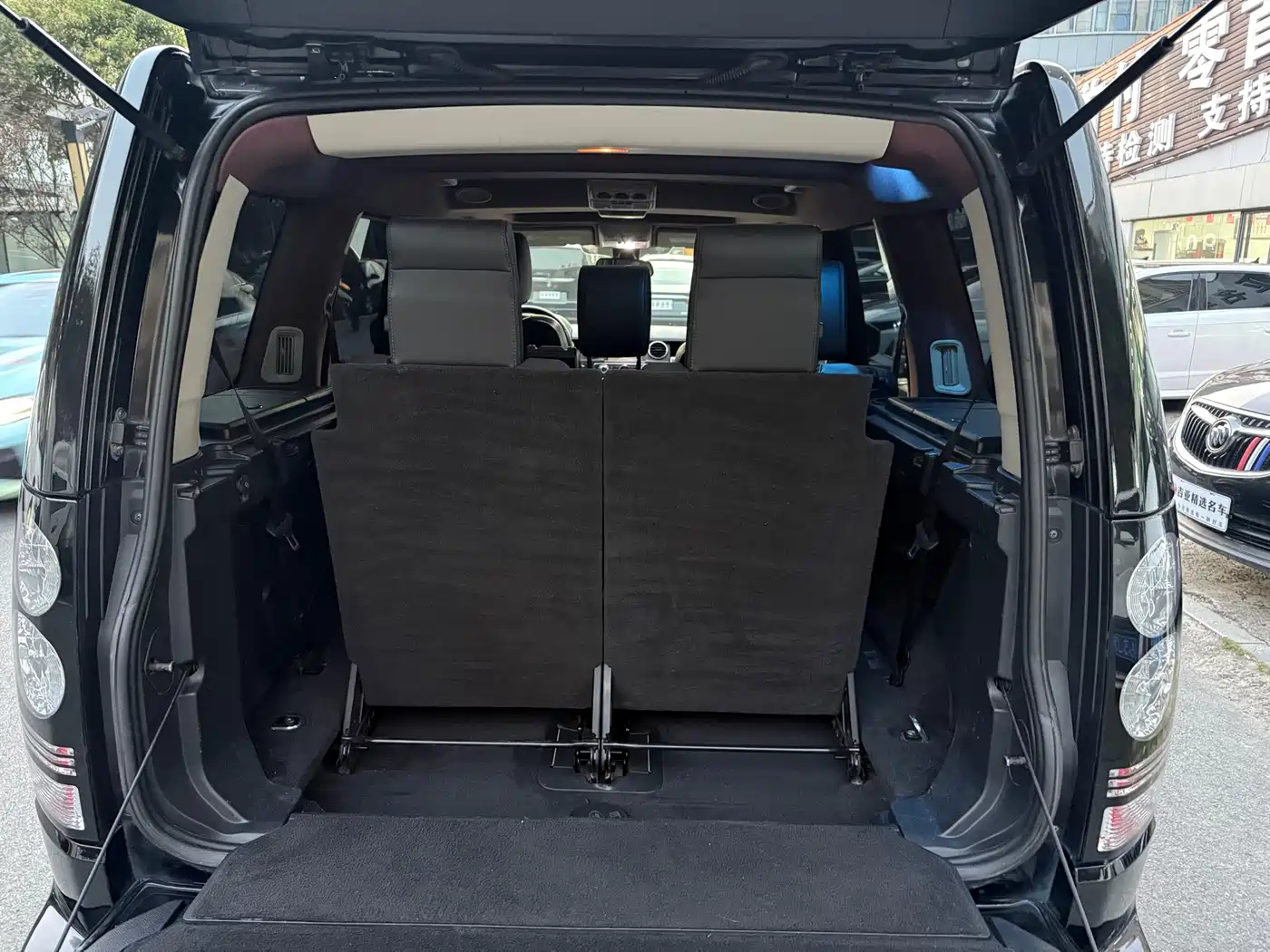 Land Rover Discovery 2013 3.0 SDV6 HSE Diesel фото 10