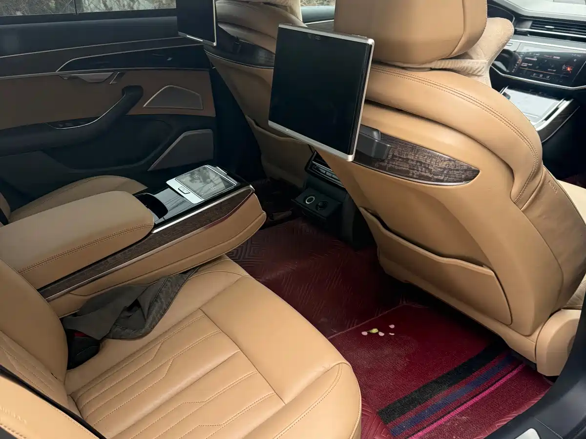 Фото 8 - Audi A8