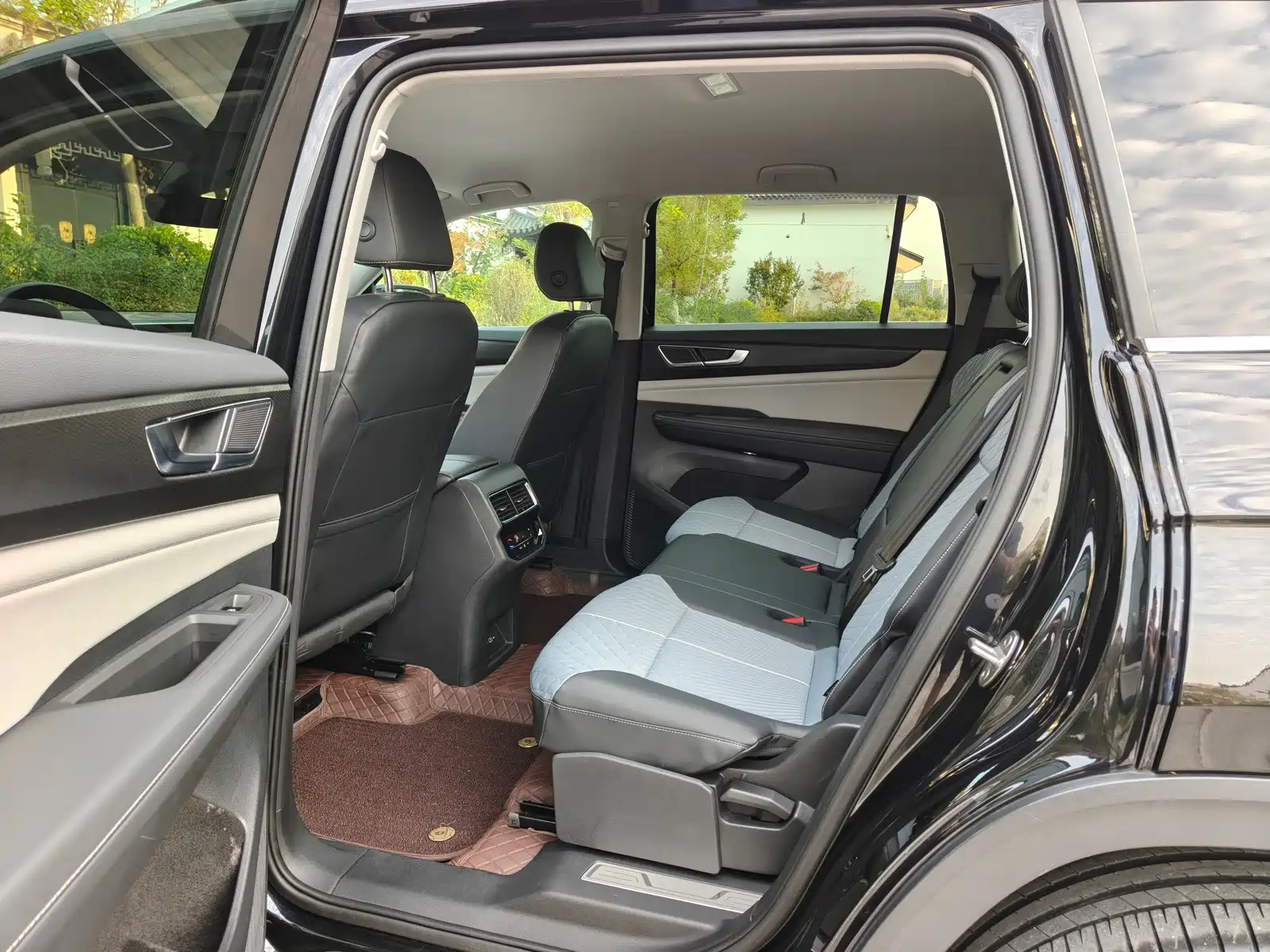 Photo 10 - Volkswagen Teramont