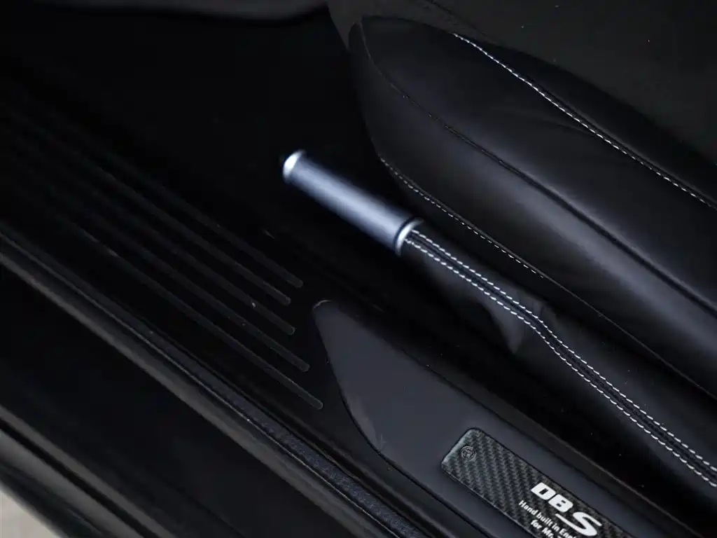 Aston Martin DBS 2010 2009 6.0 Touchtronic Coupe