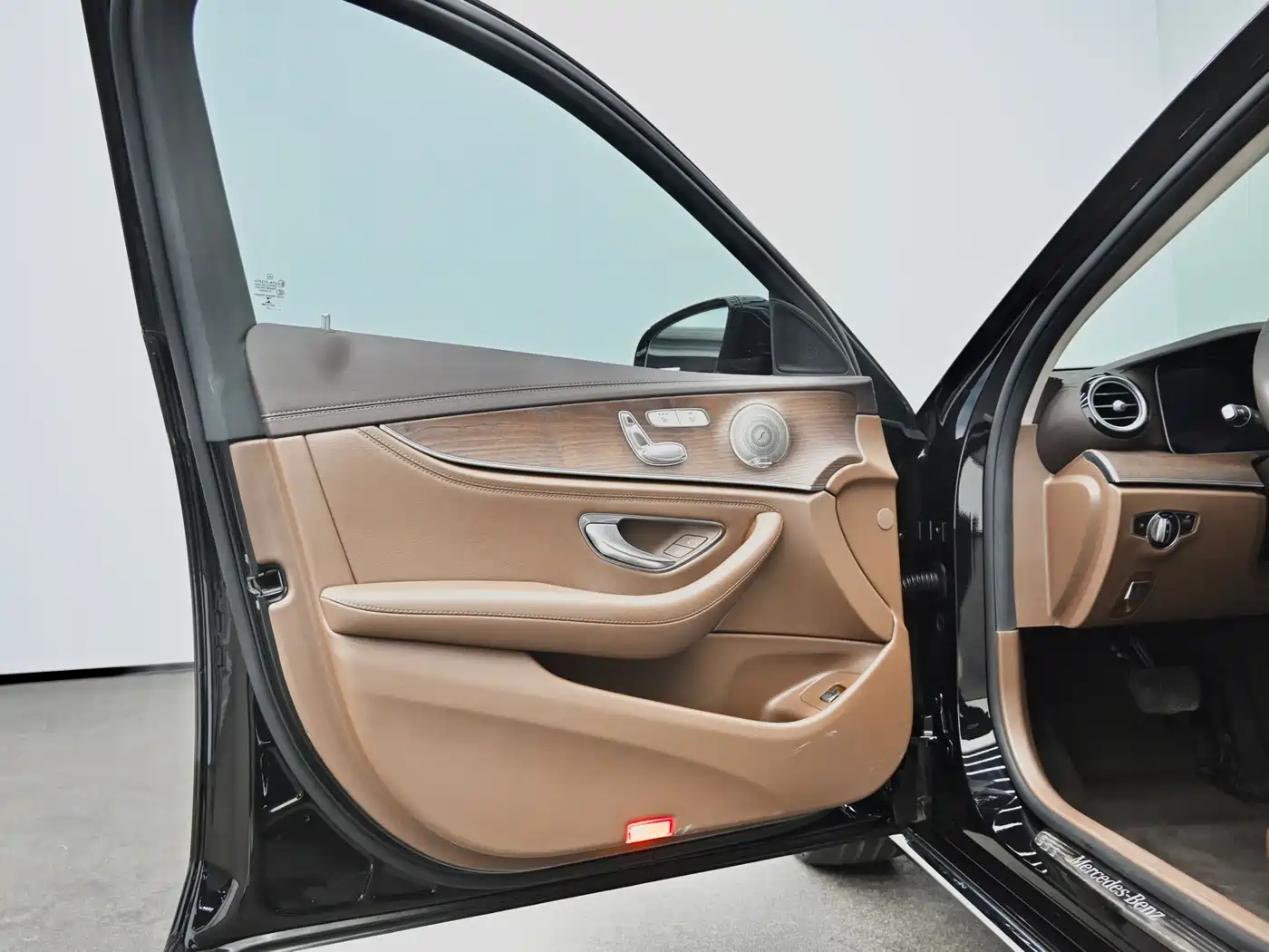 Mercedes-Benz E-Class 2022 Facelift E 300 L Luxury Style фото 23