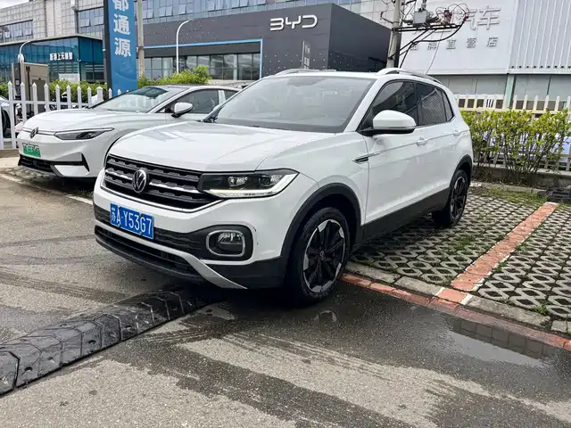 Volkswagen Tacqua 200TSI DSG, Enjoy Smart Connect