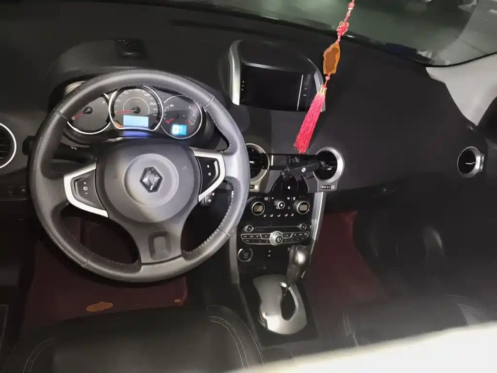 Renault Koleos (Import) 2015 2014 Facelift 2.0L 2WD Fashion Edition