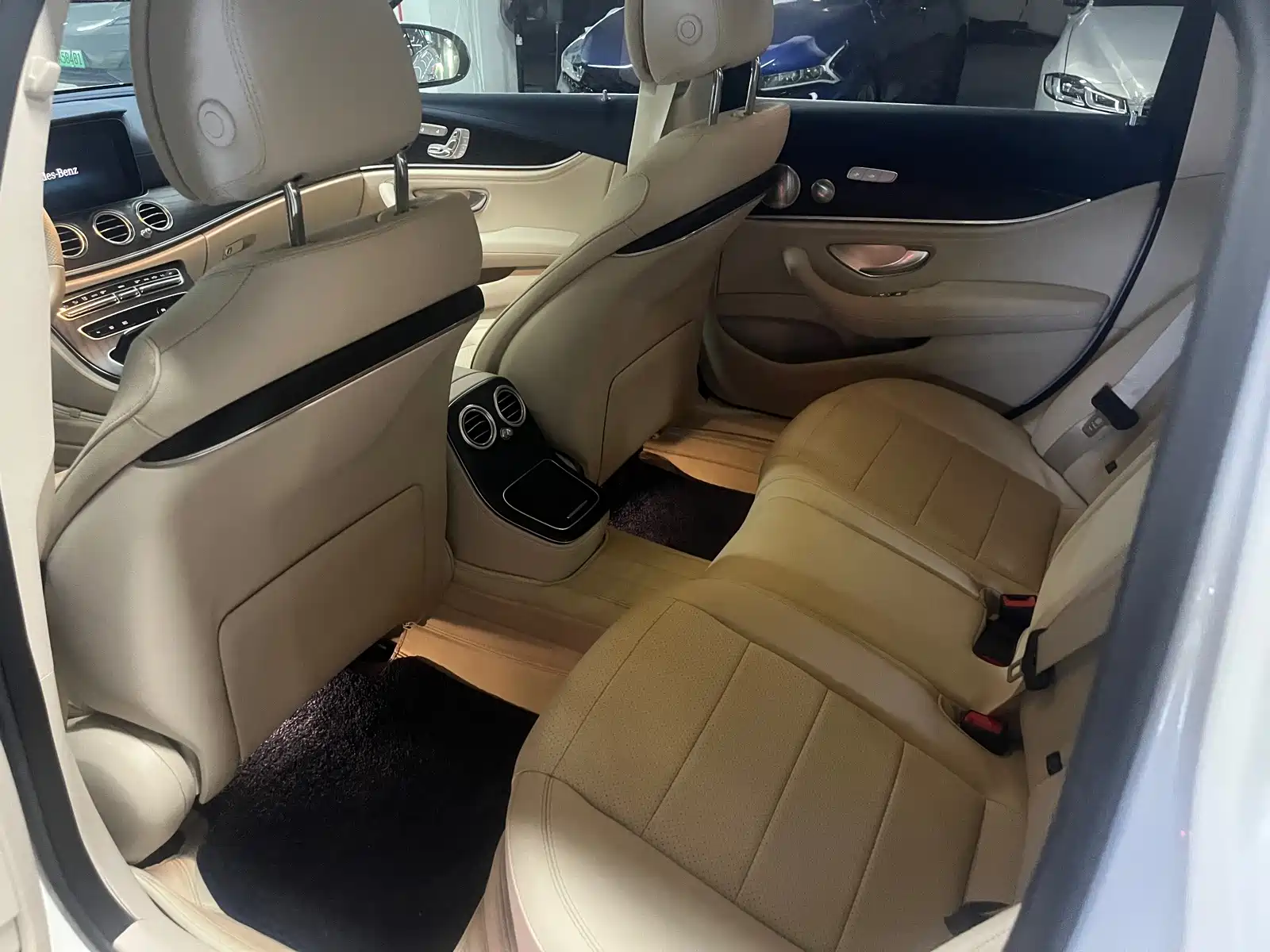 صورة 5 - Mercedes-Benz E-Class