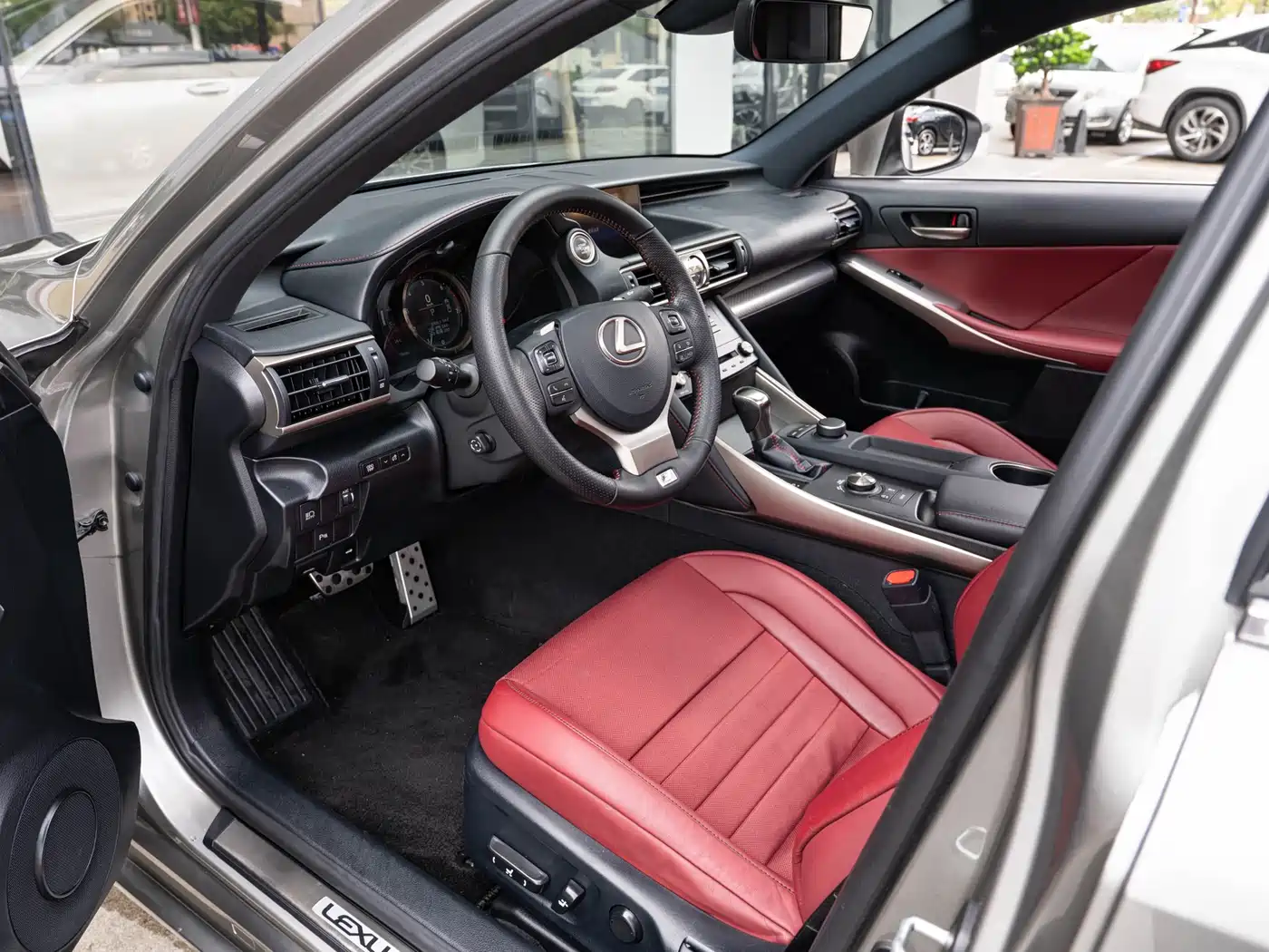 Lexus IS 2017 300 F SPORT фото 9