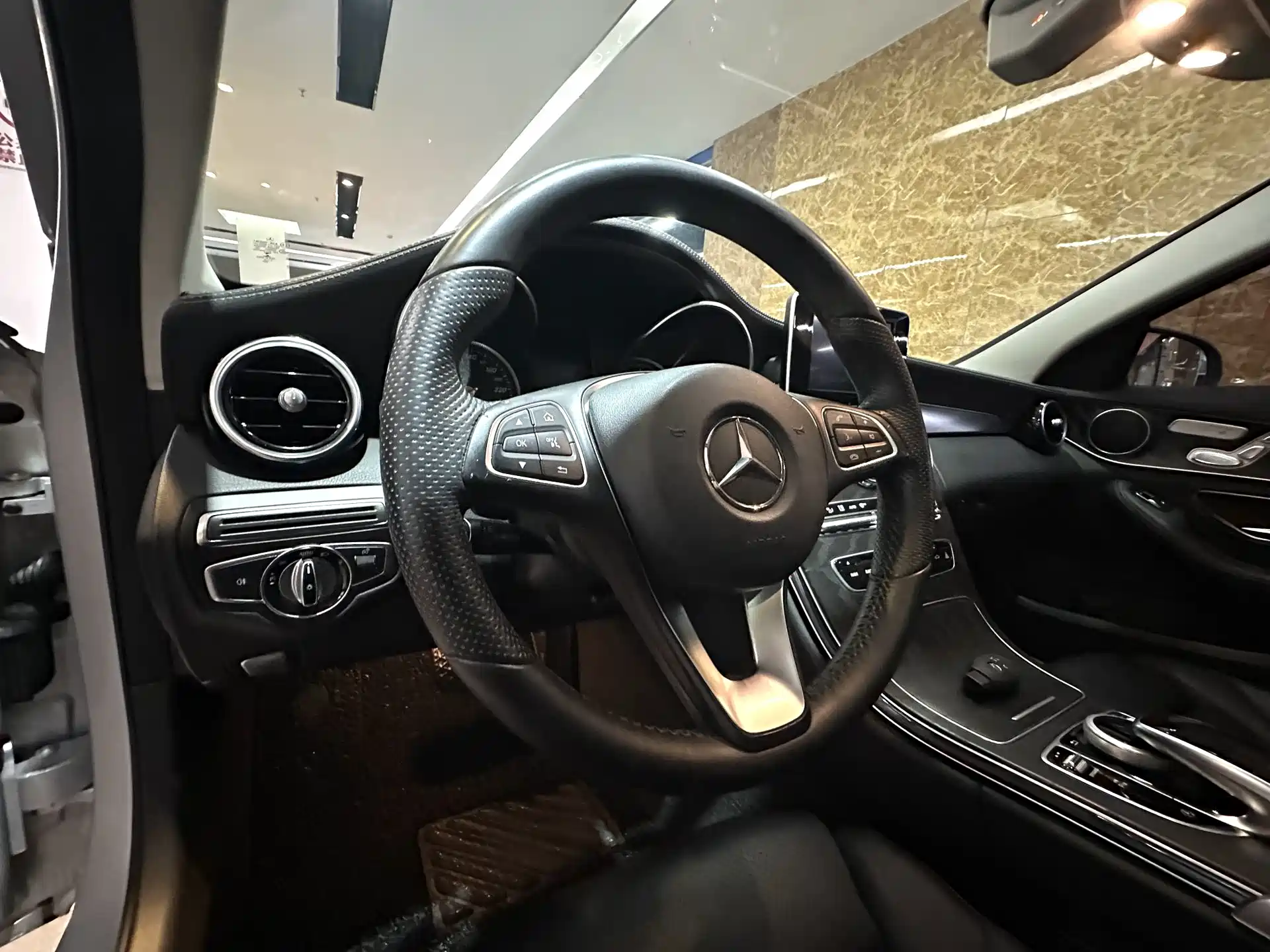 Фото 17 - Mercedes-Benz C-Class