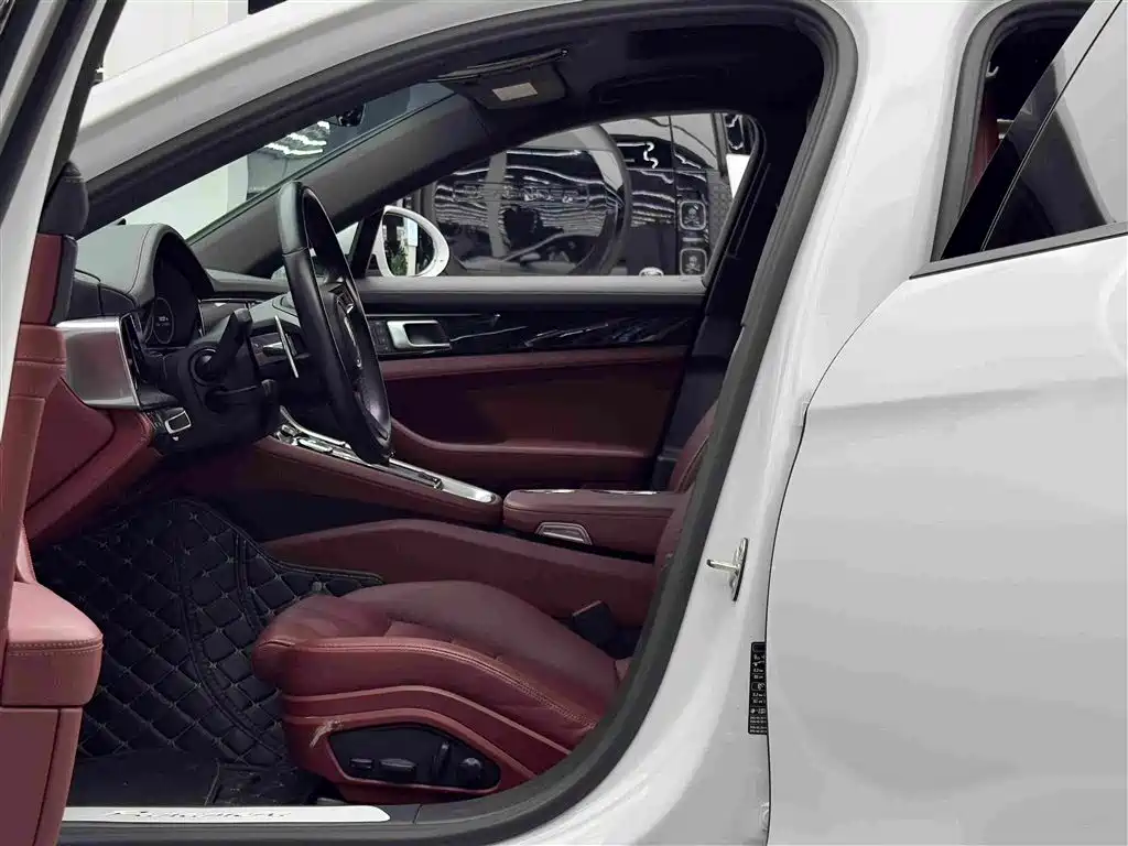 Фото 8 - Porsche Panamera