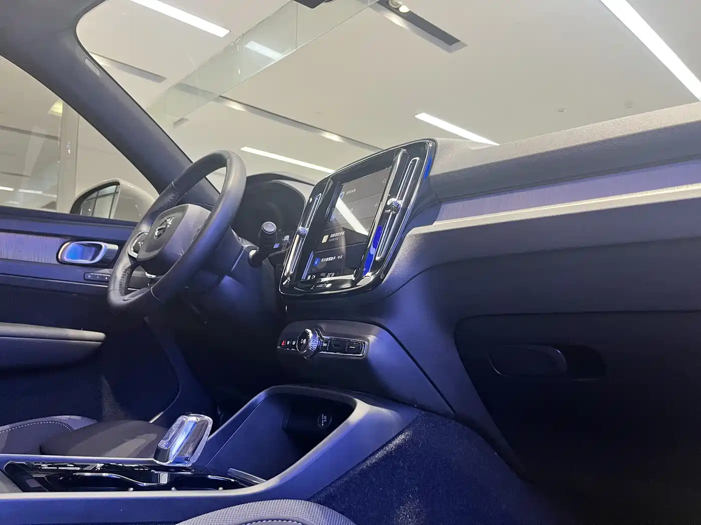 Фото 9 - Volvo XC40