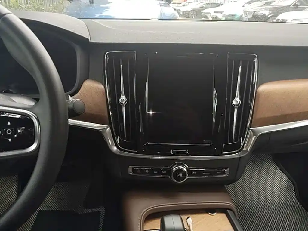 Volvo S90 2025 2024 B5 Momentum Luxury Edition