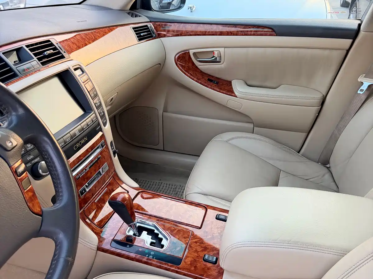Toyota Crown 2006 2005 Model 3.0L Royal Saloon