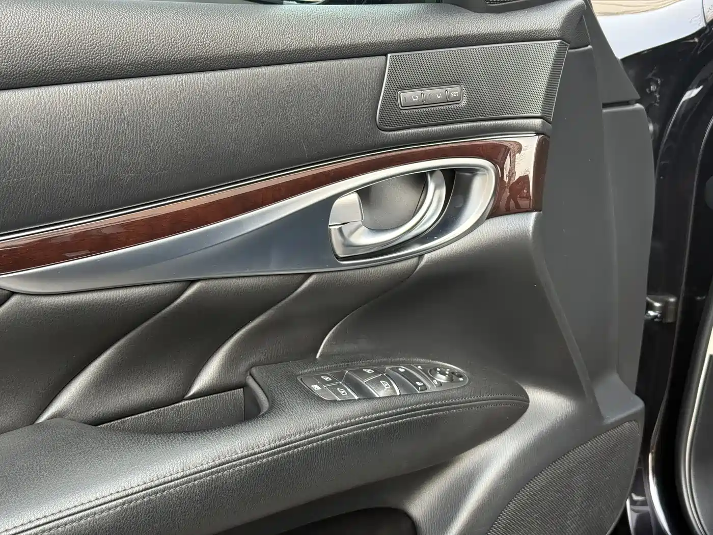 Infiniti Q70 2015 Q70L 3.5L Hybrid Premium фото 19