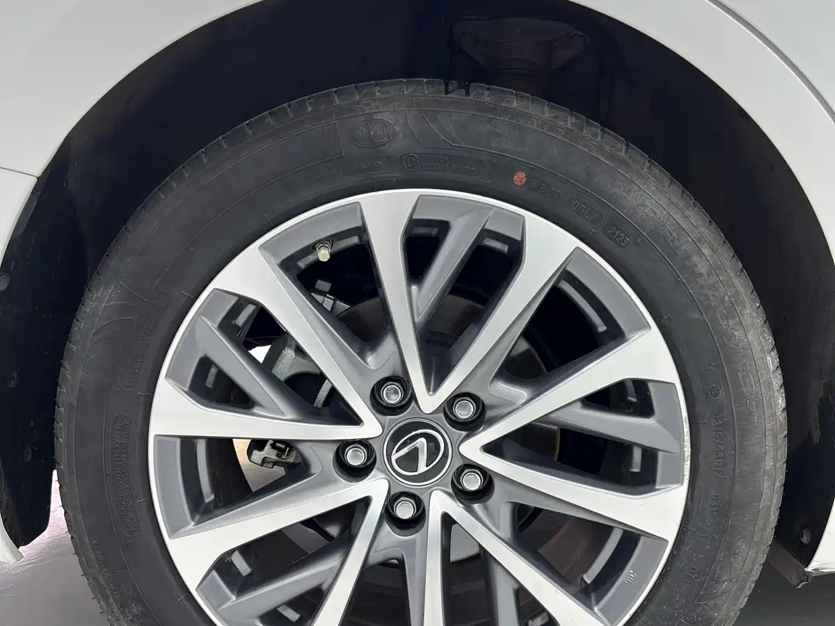Lexus ES 2023 260 Excellence фото 33