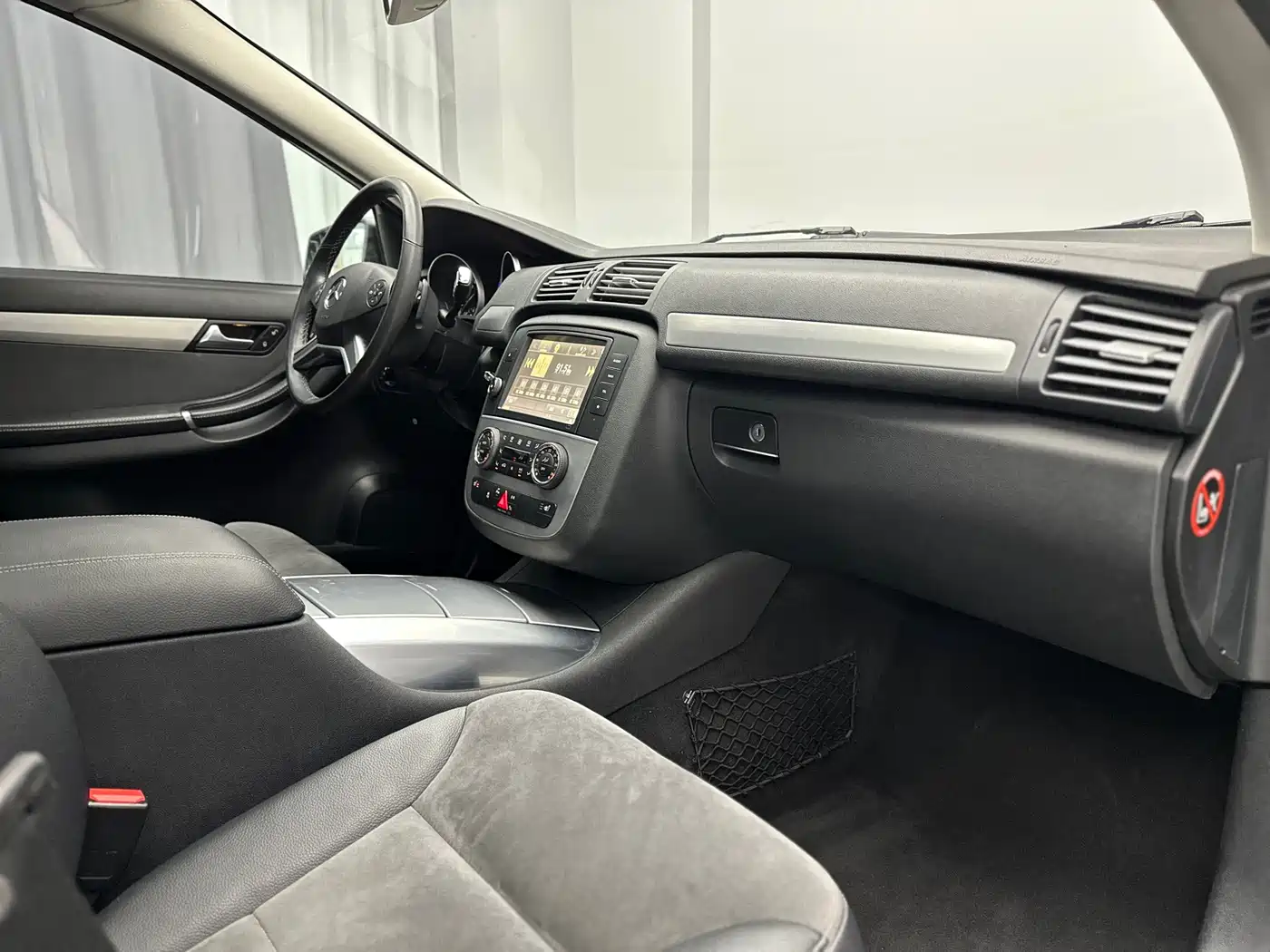 Mercedes-Benz R-Class 2015 R 320 4MATIC Luxury фото 35