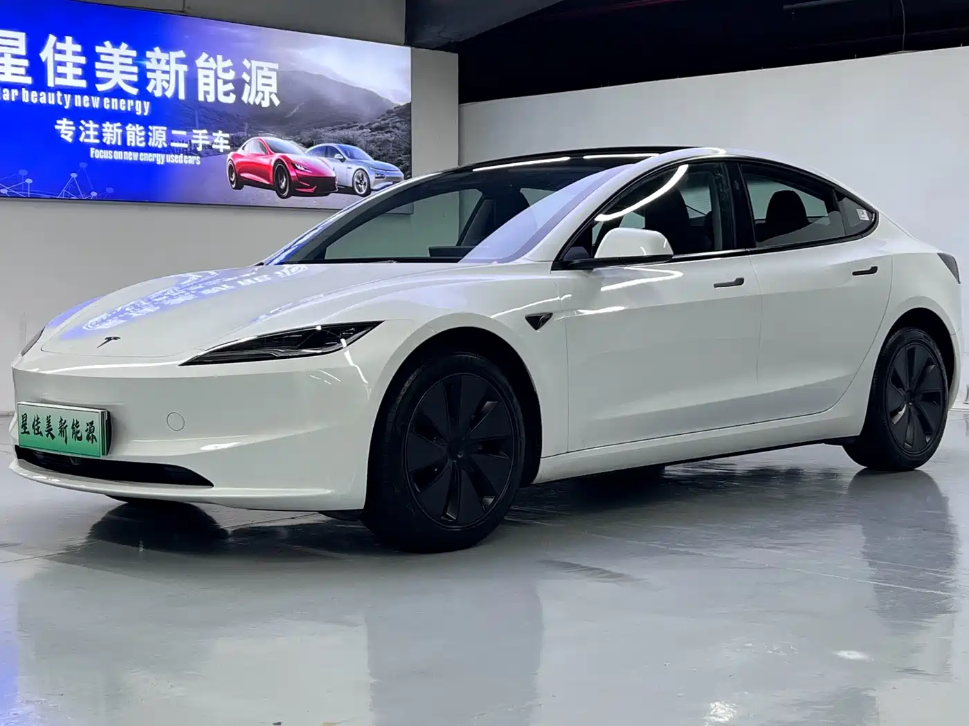 Tesla Model 3 2026 2025 Model Year Facelift Rear-Wheel Drive