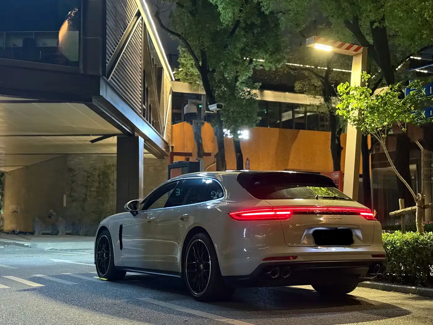 Porsche Panamera 2017 Panamera 4 Sport Turismo 3.0T фото 35