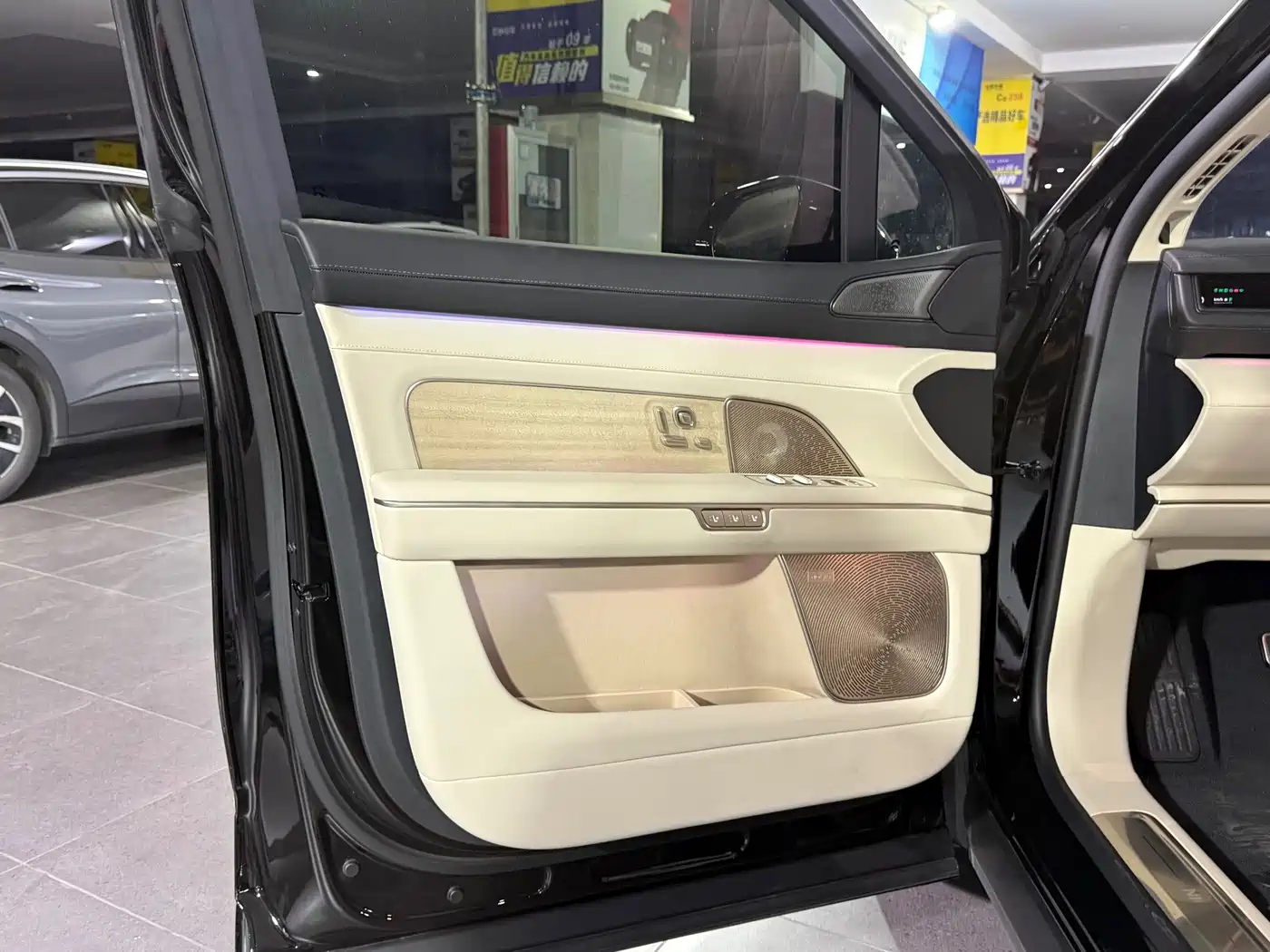 NIO ES8 2026 2025 Model 6-Seat Executive Luxury Edition