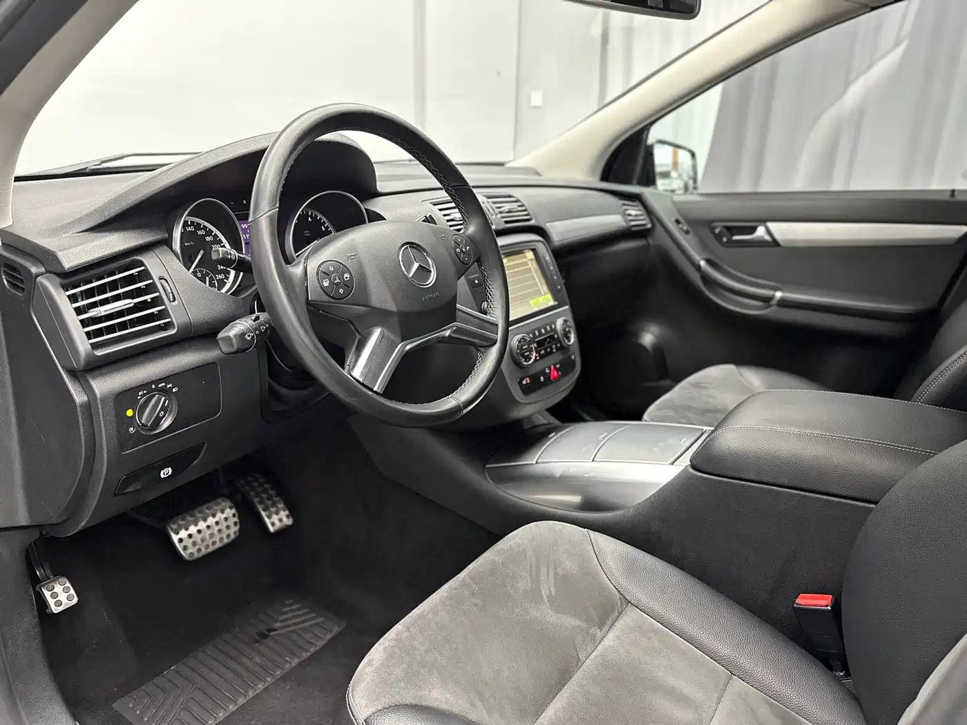 Mercedes-Benz R-Class 2015 R 320 4MATIC Luxury фото 17