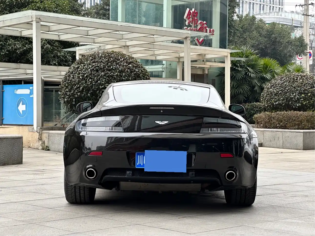 Aston Martin V8 Vantage 2011 4.7L Sportshift Coupe фото 4