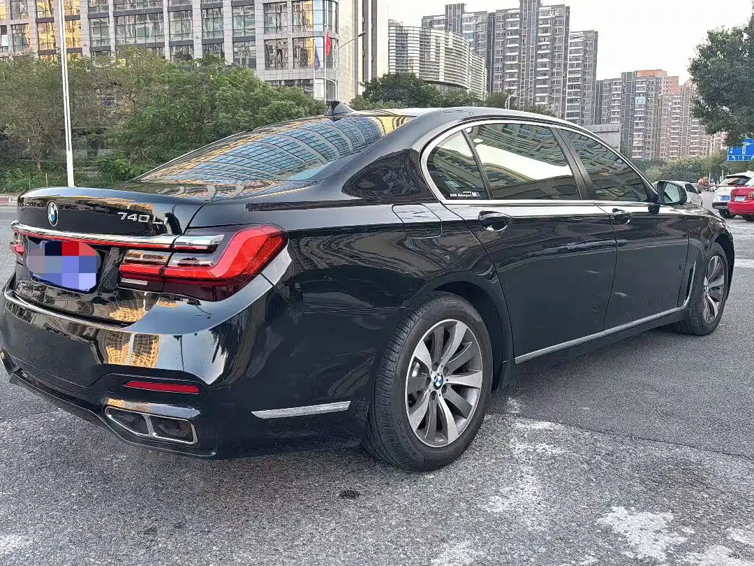 BMW 7 Series 2009 Model 740Li Leading Edition фото 8