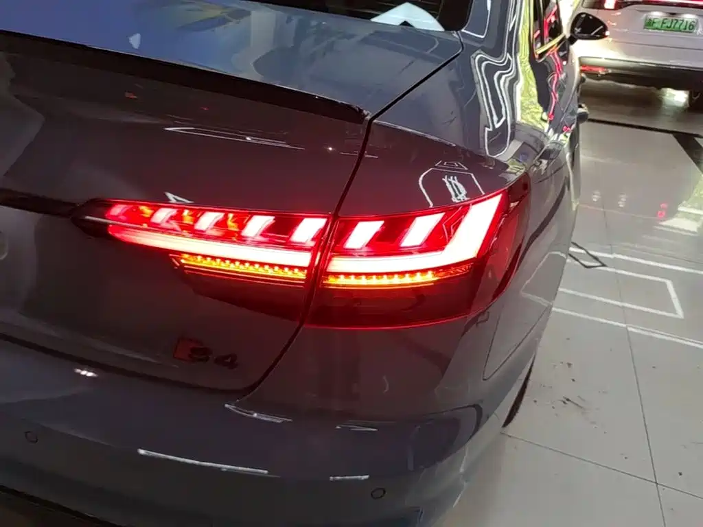 Audi A4L 2022 40 TFSI quattro RS Kit Burning Speed фото 8
