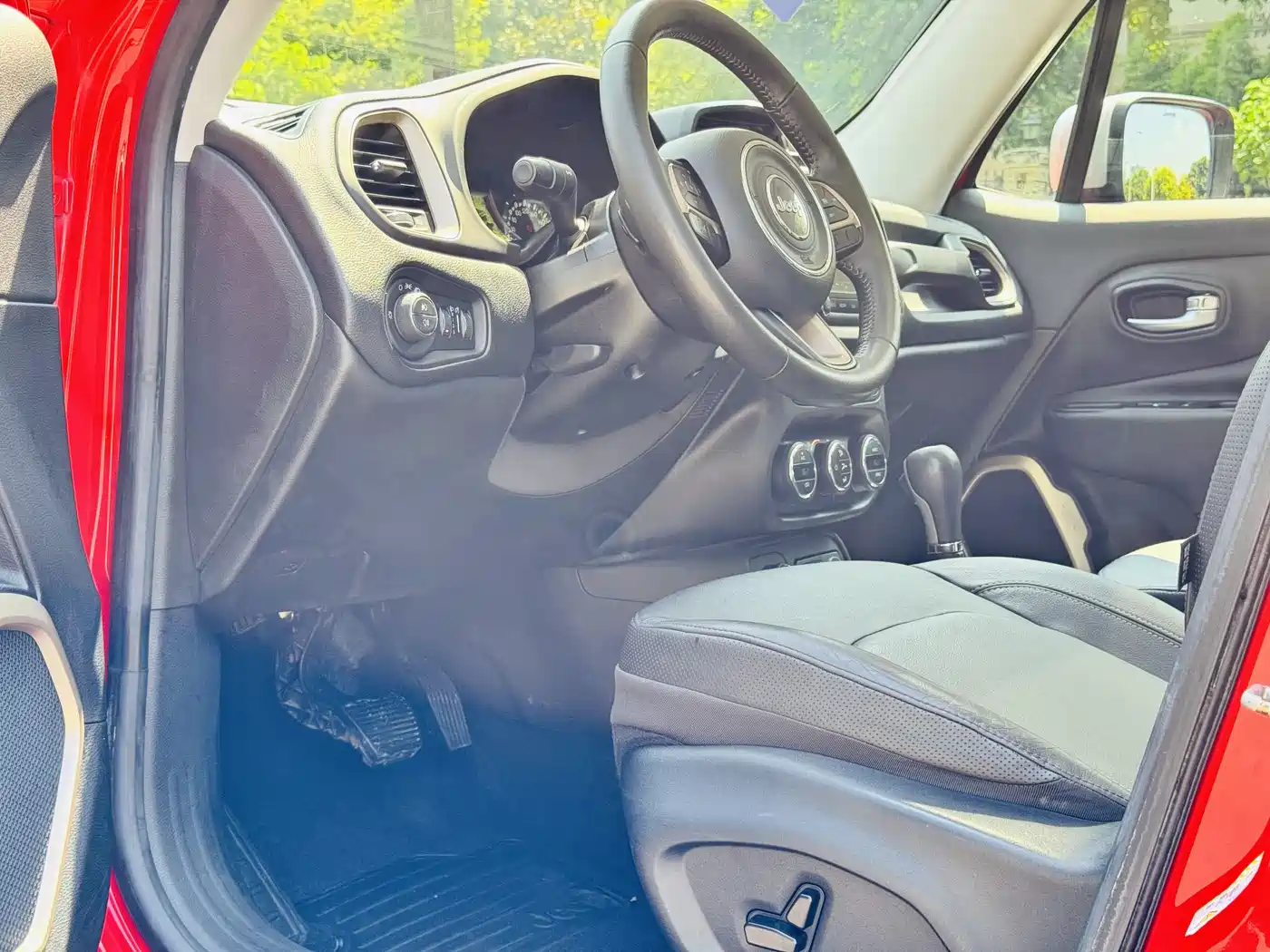 Photo 5 - Jeep Renegade