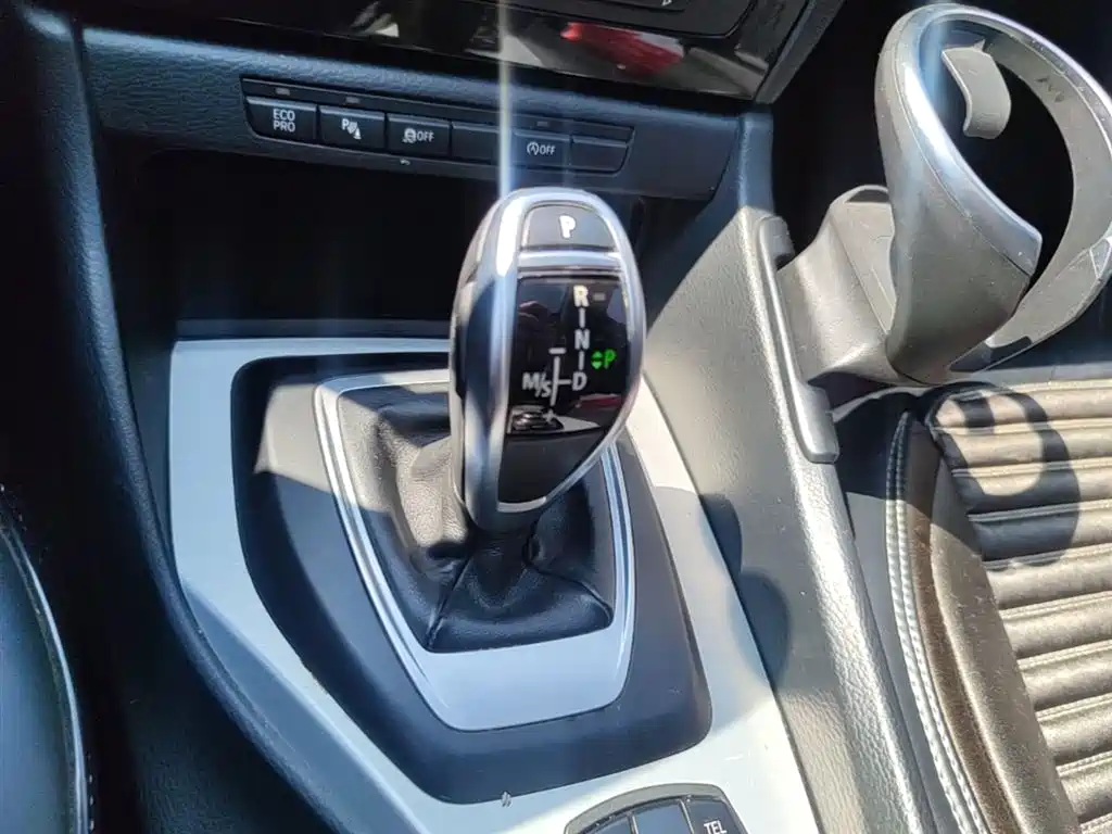 BMW X1 2014 sDrive18i Leading Edition фото 14