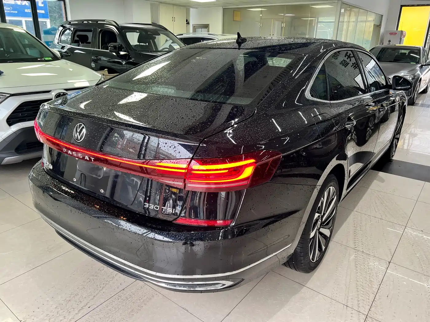 Volkswagen Passat 2022 330TSI Starlight Luxury Edition фото 11