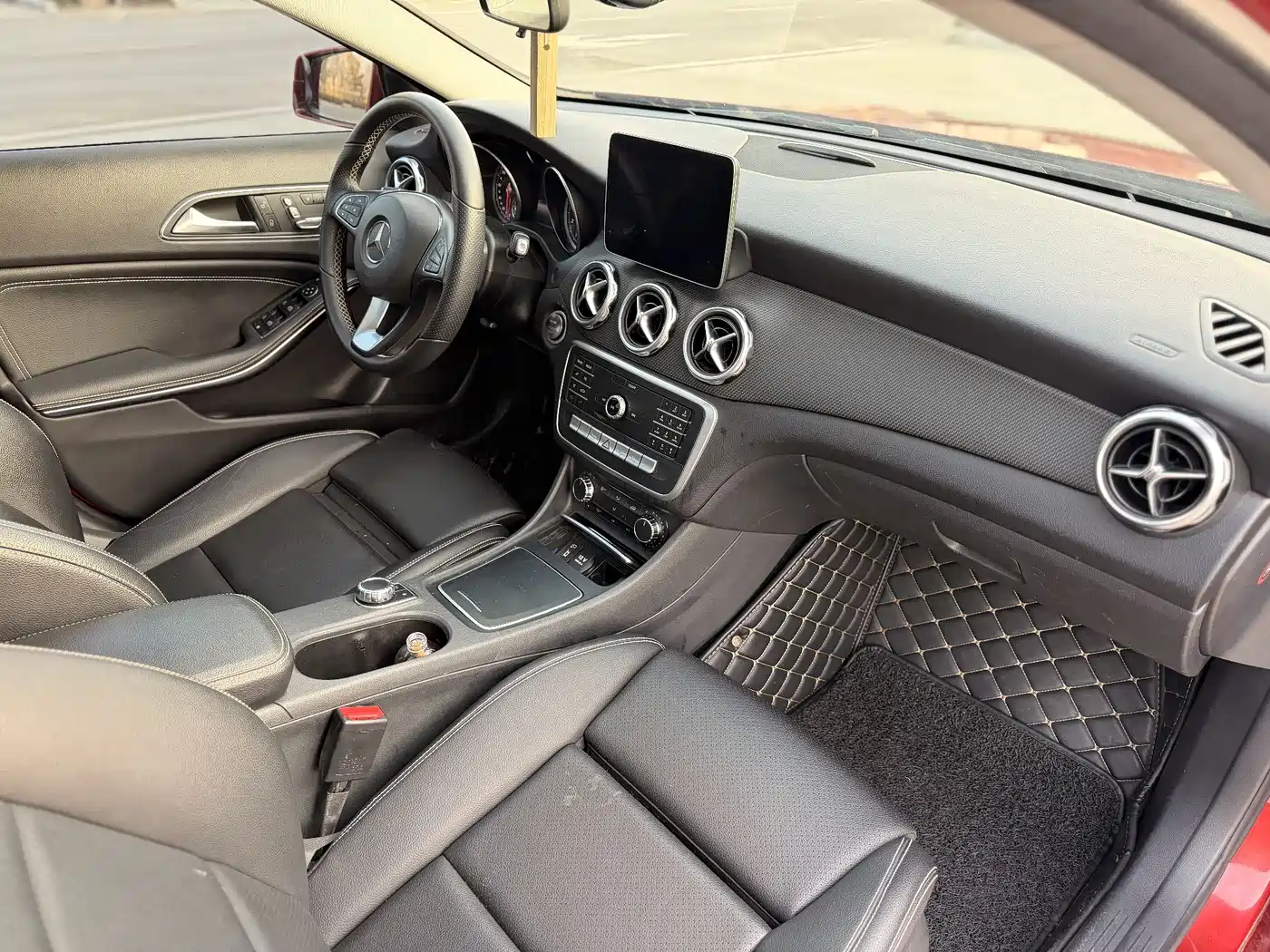 Mercedes-Benz GLA 2018 GLA 200 Dynamic фото 7