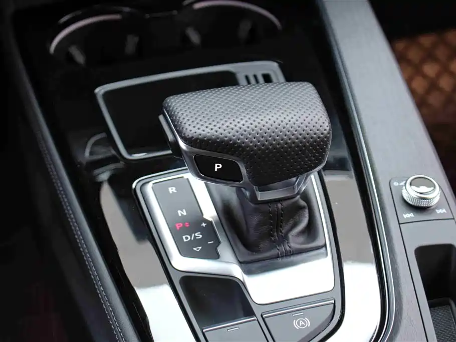Audi A4L 2023 40 TFSI Luxury Sport фото 11