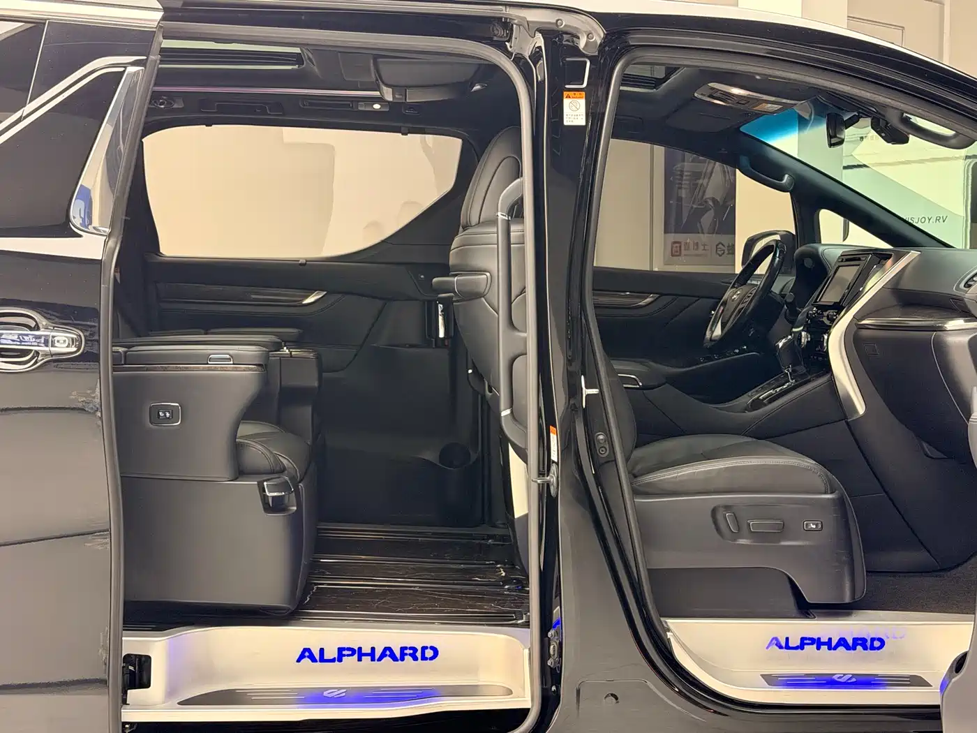 Toyota Alphard 2018 Facelift 3.5L Premium Edition фото 4