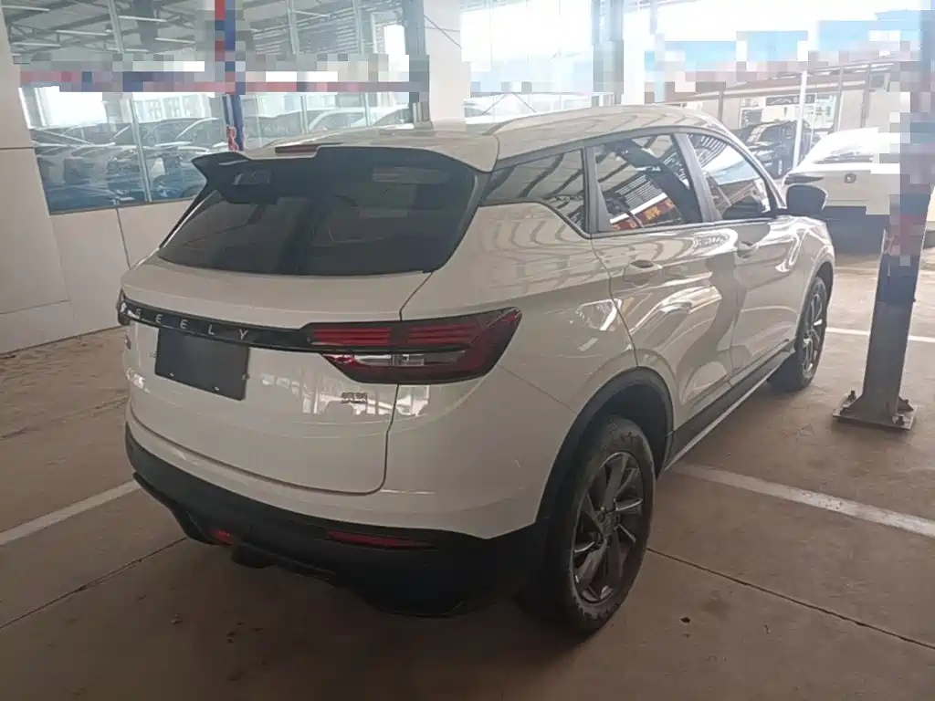 Фото 7 - Geely Coolray