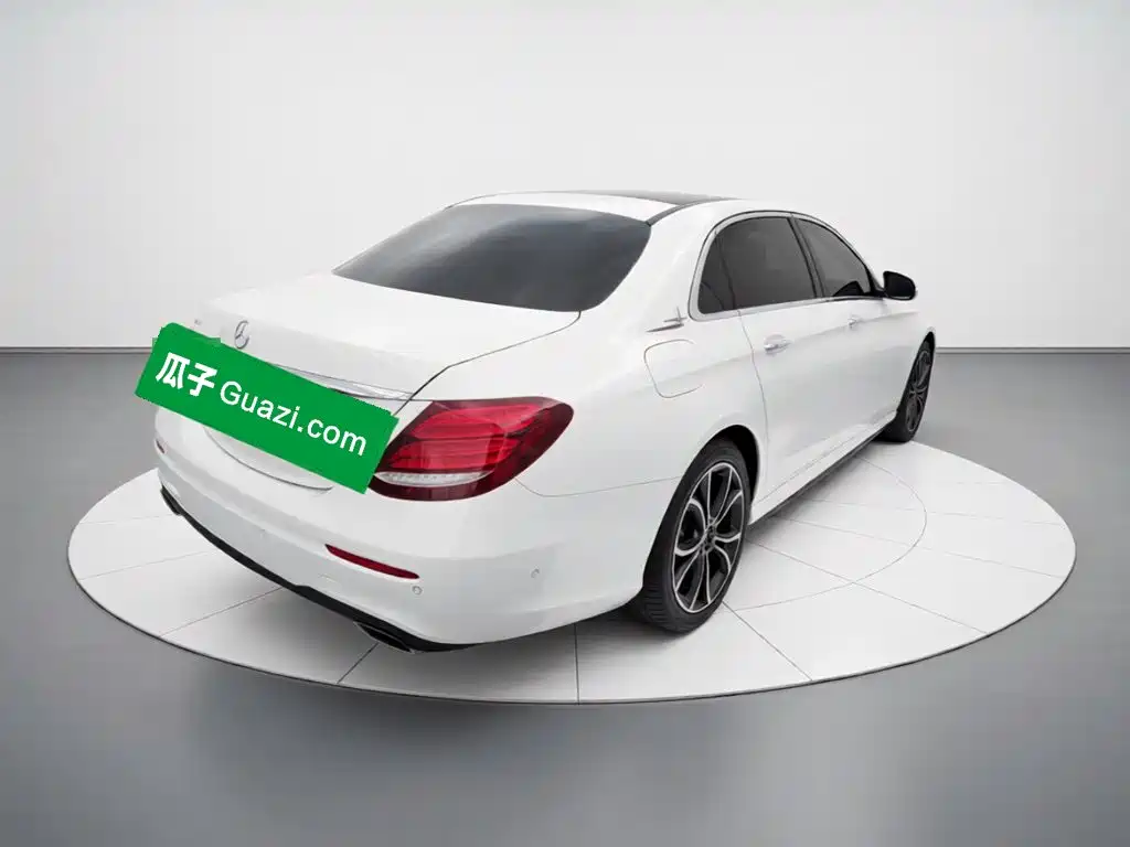 صورة 6 - Mercedes-Benz E-Class