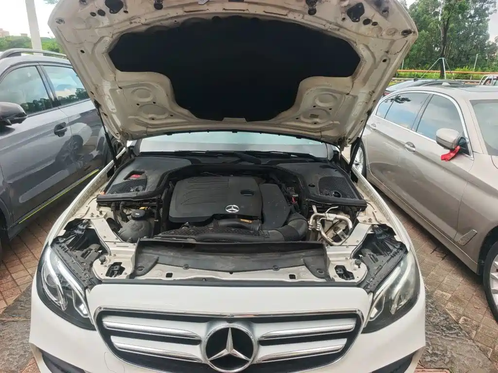 صورة 21 - Mercedes-Benz E-Class