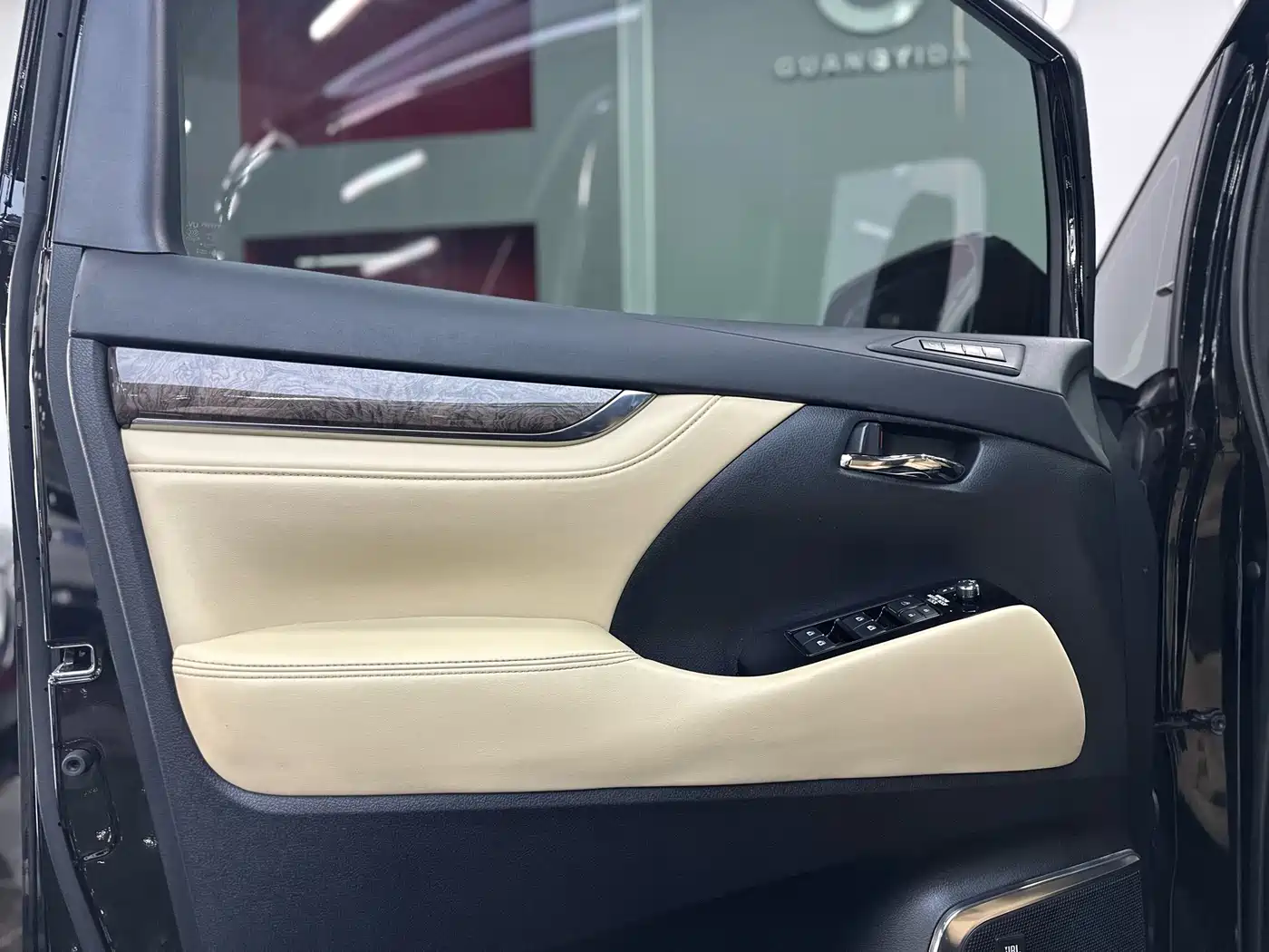 Toyota Alphard 2018 Facelift 3.5L Premium Edition фото 5