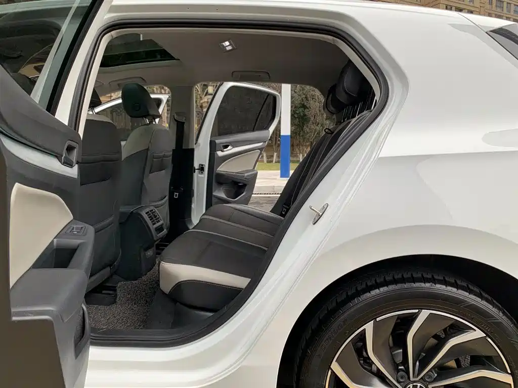 Volkswagen Golf 2023 280TSI DSG Pro фото 15