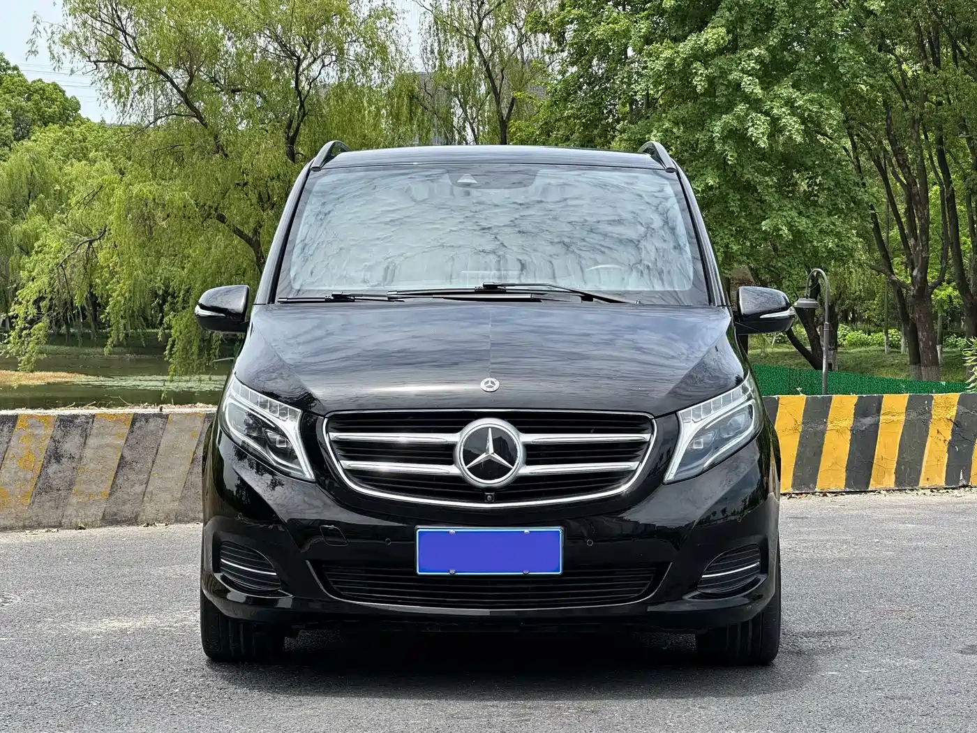Mercedes-Benz V-Class 2018 V 260 L Premium Long Wheelbase Edition China VI фото 2