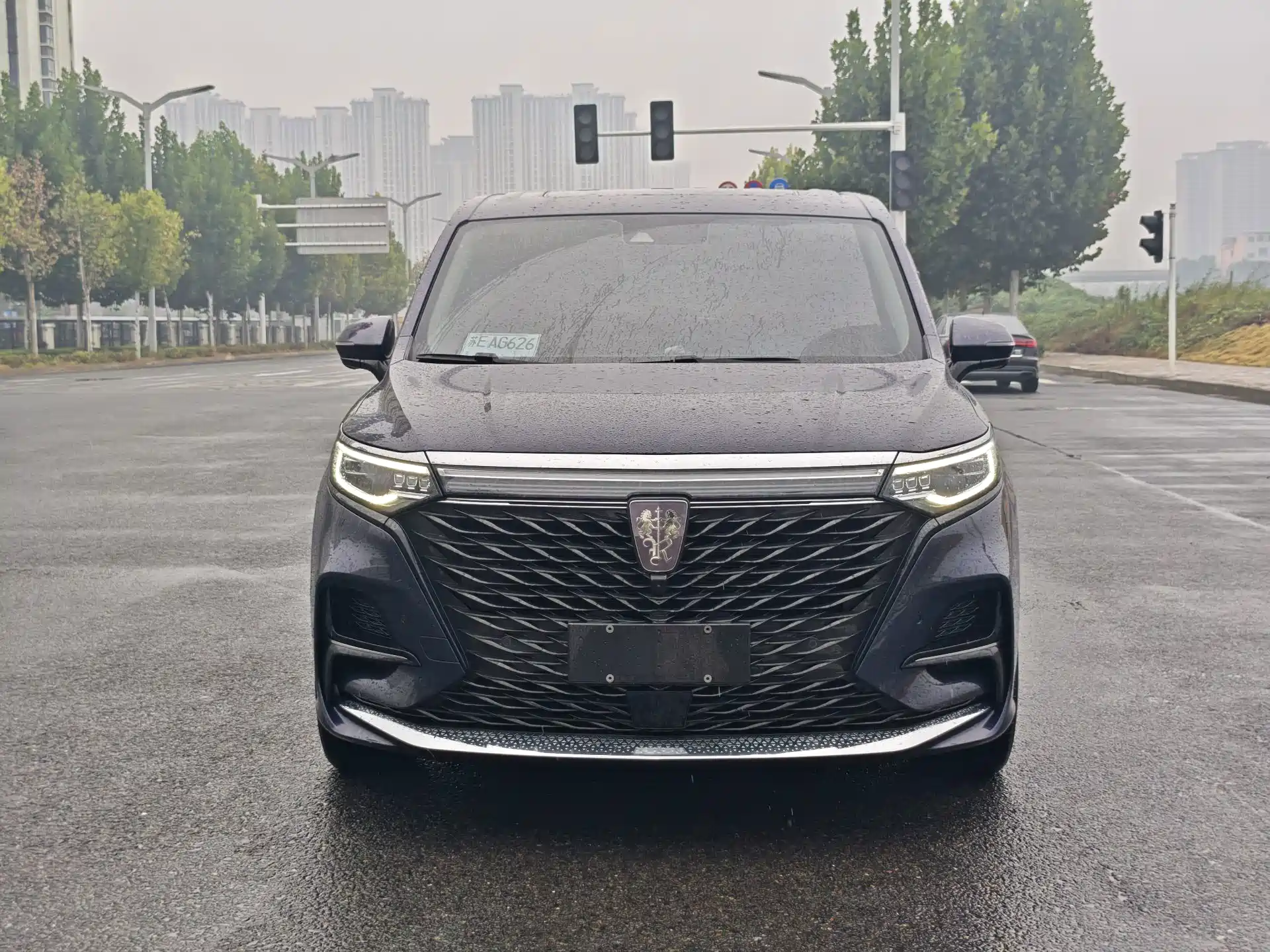 Фото 2 - Roewe iMAX8