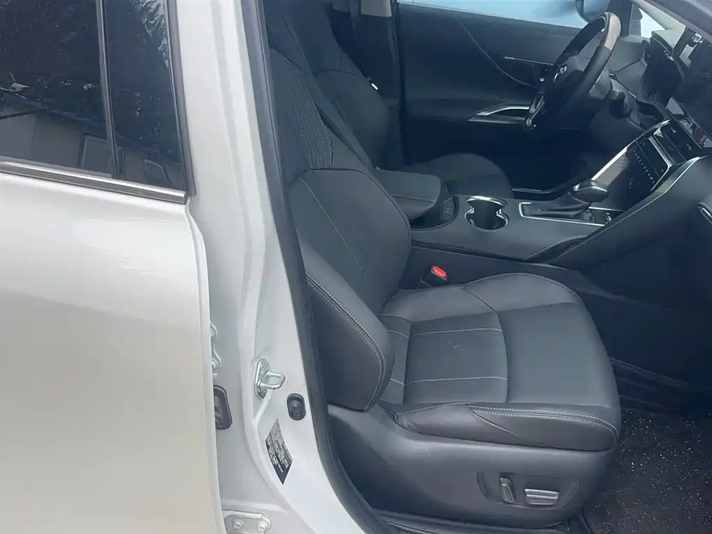 Toyota Lingfang HARRIER 2023 Hybrid 2.5L CVT 4WD Premium Edition фото 3