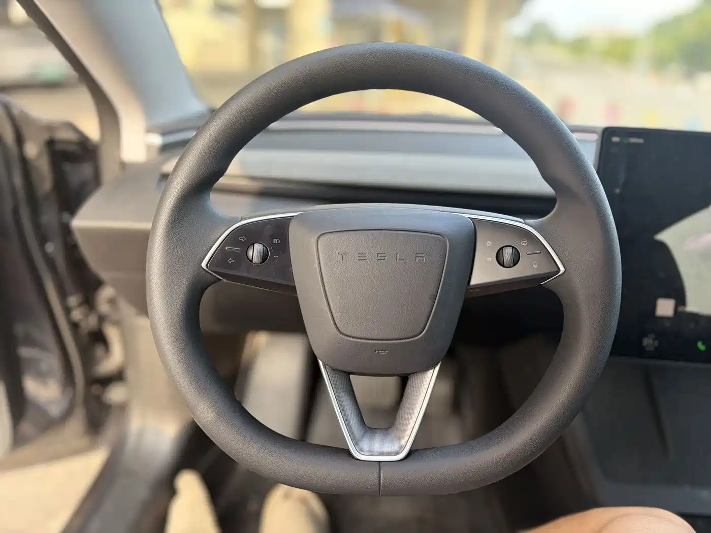 Фото 13 - Tesla Model 3