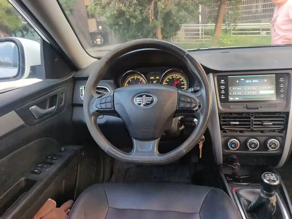 Besturn B30 2017 2017 1.6L Manual Luxury