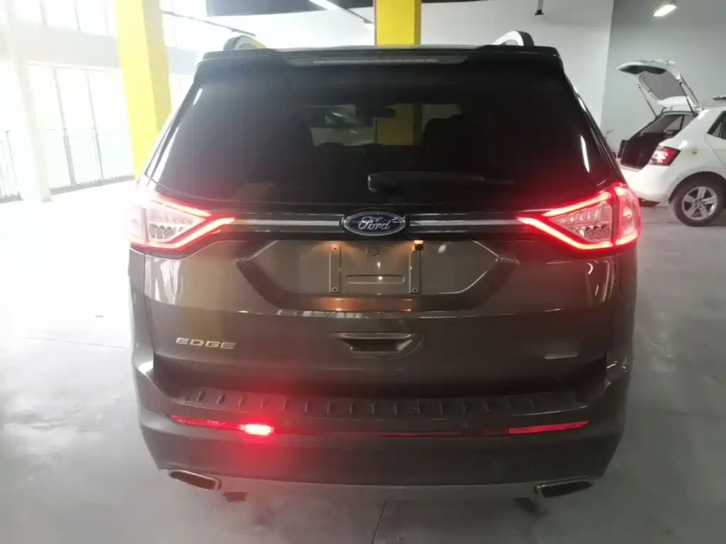 Фото 6 - Ford Edge