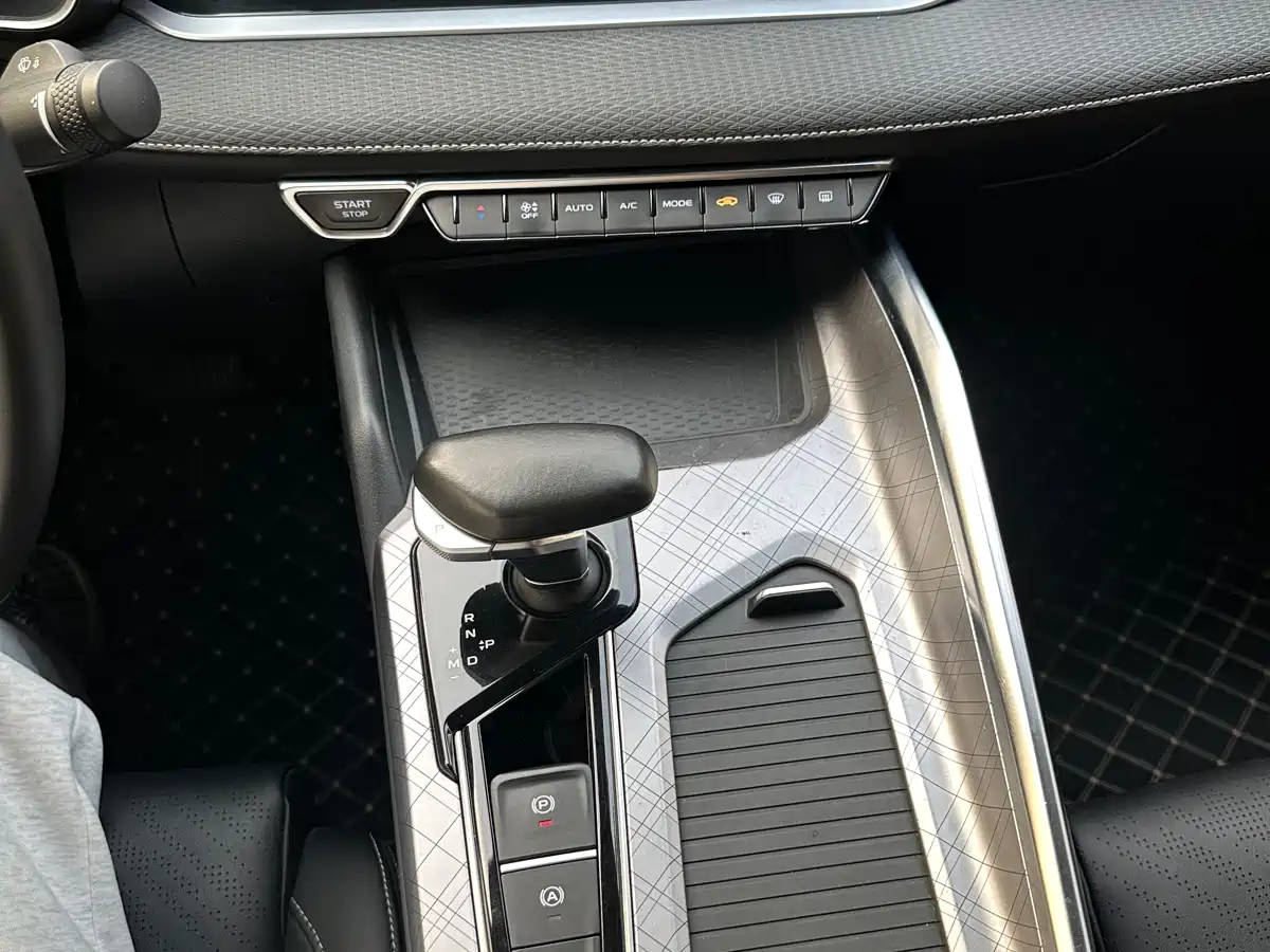 GEELY AUTOMOBILE XINGRUI