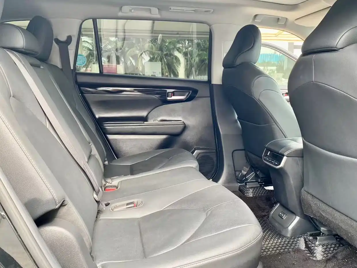Toyota Highlander 2022 Model Dual Engine 2.5L 4WD Premium Edition 7-Seater фото 8