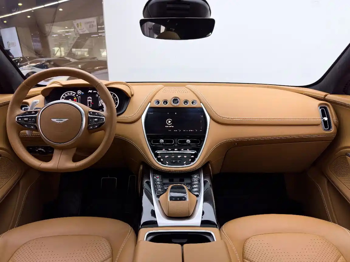Aston Martin DBX 2023 2022 3.0T STRAIGHT-SIX