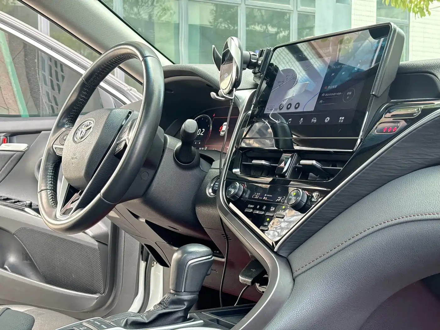 Toyota Camry 2023 2.5G Luxury Edition фото 9