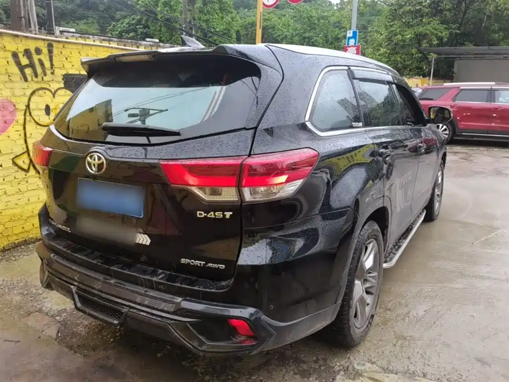 TOYOTA HIGHLANDER