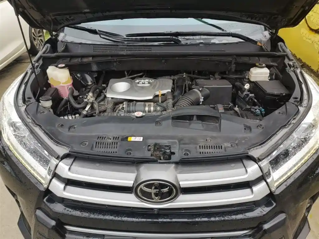 TOYOTA HIGHLANDER